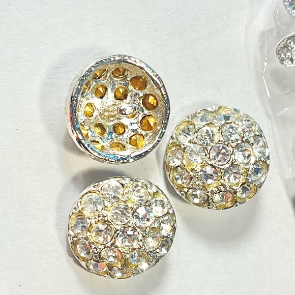 Bliss beads silver plated rhinestones flower sliders and 3 faux silver buttons - Picture 5 of 7